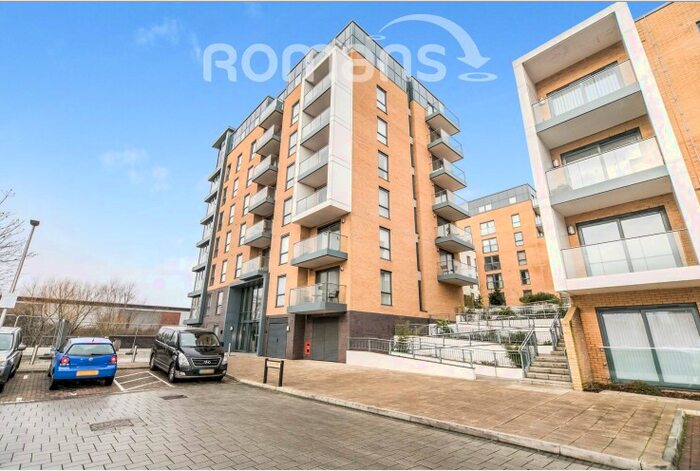 2 Bedroom Flat To Rent In Drake Way, Reading, RG2