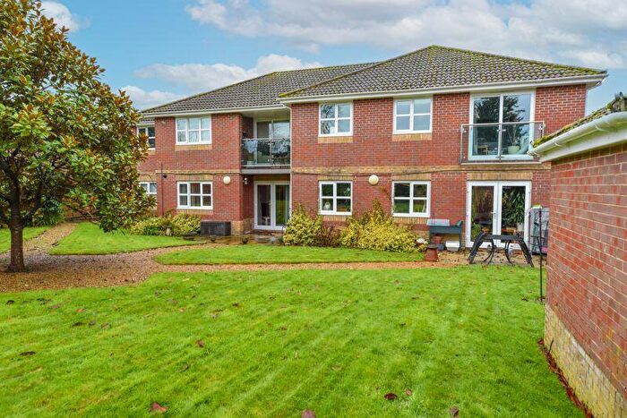 2 Bedroom Flat For Sale In Hambledon Road, Waterlooville, PO7