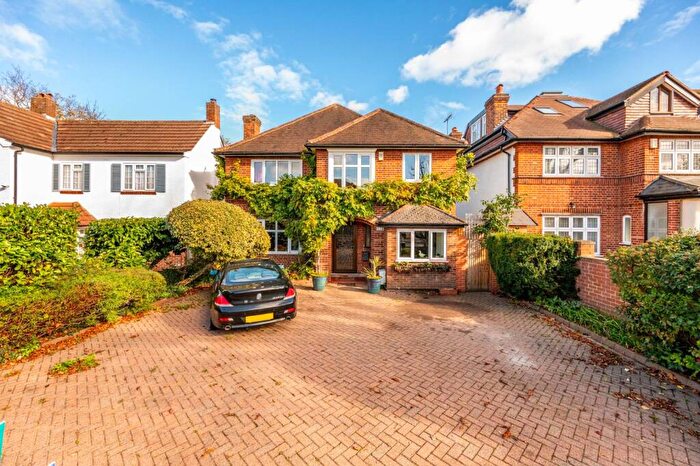 4 Bedroom Detached House For Sale In Coombe Road, New Malden, KT3