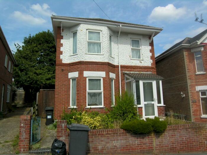 5 Bedroom Property To Rent In Bedroom Property In Charminster, BH9