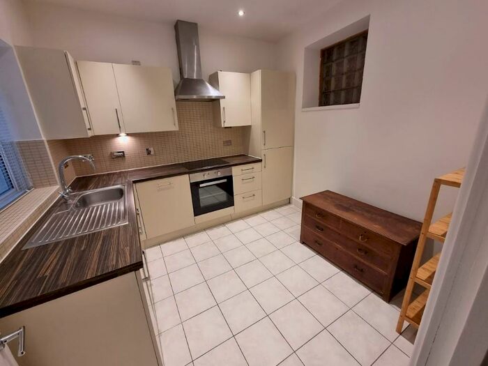 3 Bedroom Flat To Rent In Seal Street, London, E8