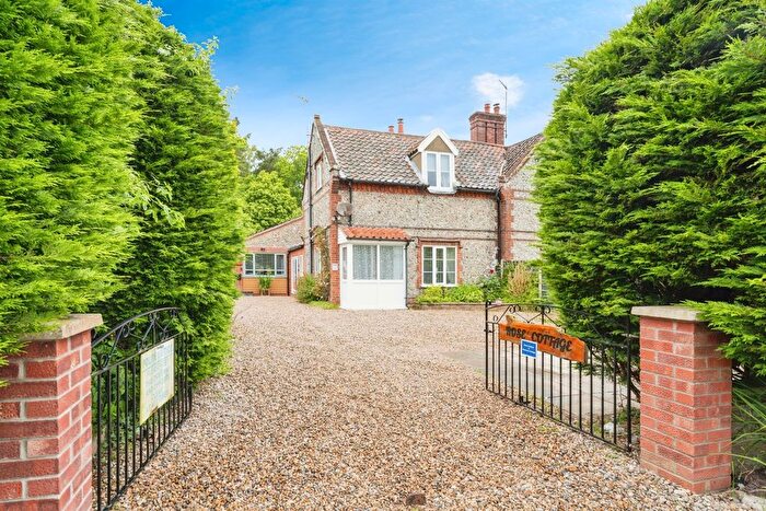 4 Bedroom Semi-Detached House For Sale In Holt Road, Cromer, NR27