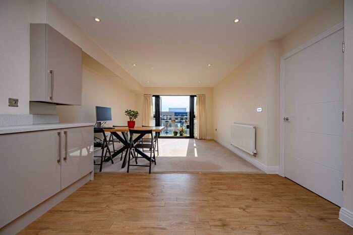 2 Bedroom Flat For Sale In Dakota House, Bessemer Road, Welwyn Garden City, AL7