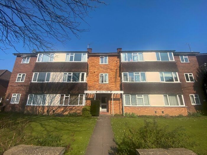 2 Bedroom Flat To Rent In Lovelace Road, Surbiton, Surrey, KT6