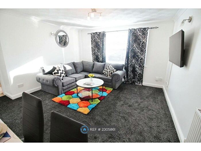 3 Bedroom End Of Terrace House To Rent In Bathley Street, Nottingham, NG2