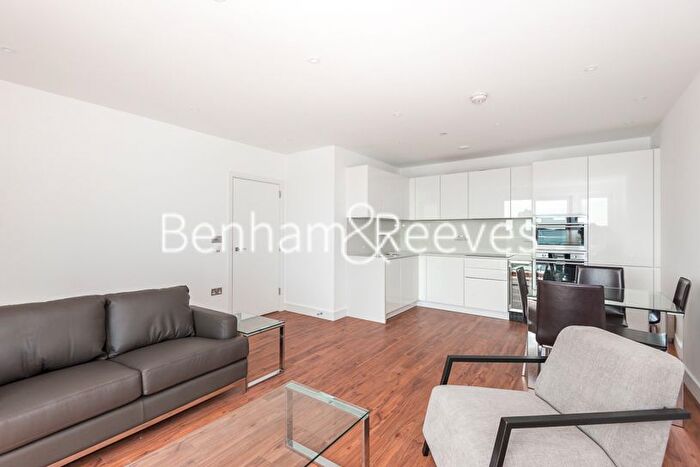 1 Bedroom Flat To Rent In Wandsworth Road, Nine Elms Point, SW8
