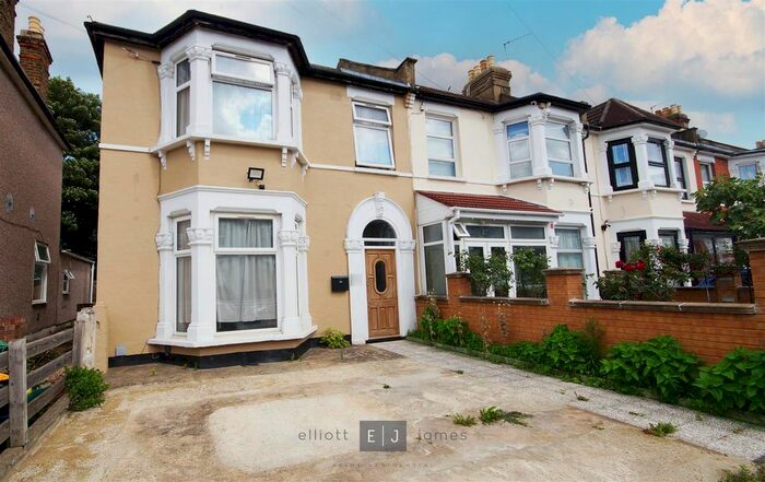 5 Bedroom Semi-Detached House To Rent In Meath Road, Ilford, IG1