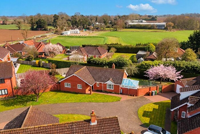4 Bedroom Detached Bungalow For Sale In Oak Tree Close, Lingwood, Norwich, NR13