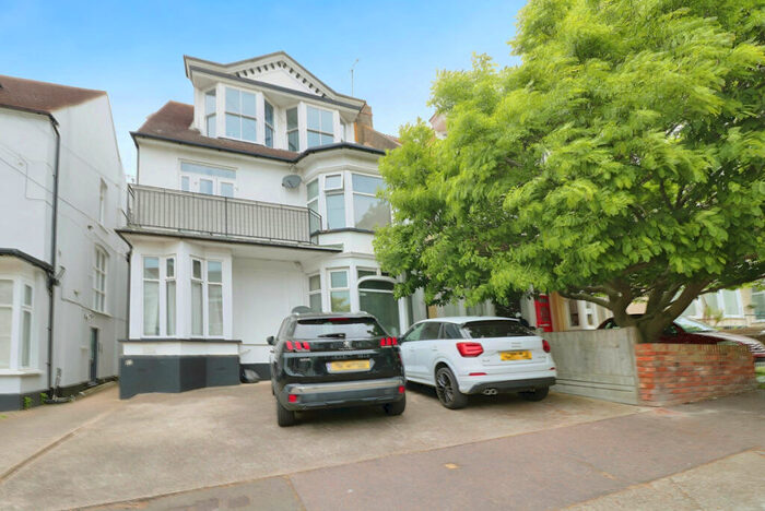 2 Bedroom Flat To Rent In Palmerston Road, Westcliff-on-sea, SS0