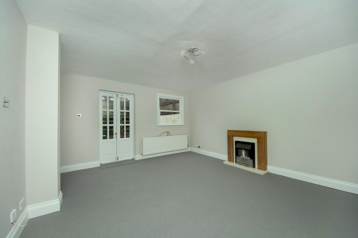 2 Bedroom Flat To Rent In Acacia Road, London, W3