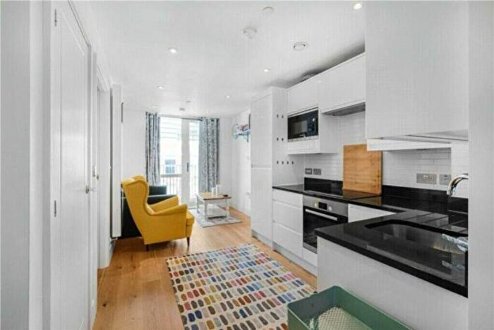 1 Bedroom Flat To Rent In Central Cross Apartment, South End, Croydon, Surrey, CR0