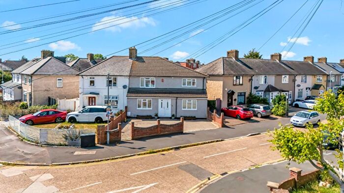 4 Bedroom Semi-Detached House For Sale In Durell Road, Dagenham, RM9