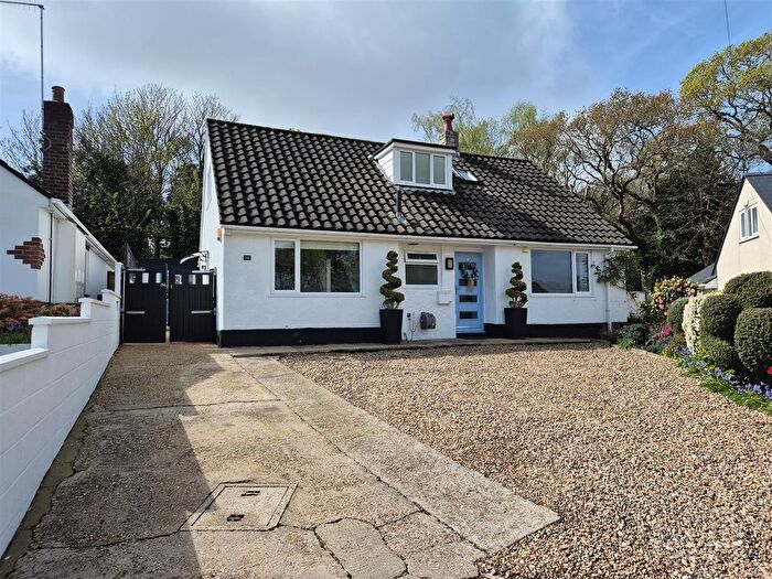 3 Bedroom Chalet For Sale In Hamble Road, Oakdale, BH15