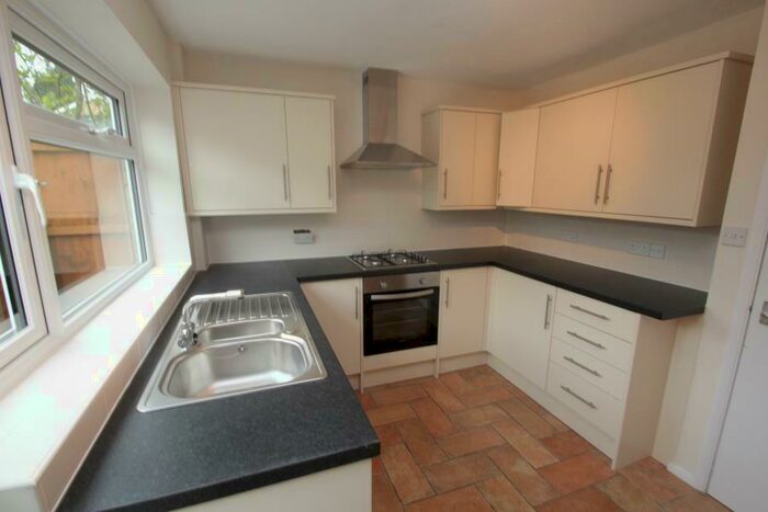 3 Bedroom End Of Terrace House To Rent In Lightwater, Surrey, GU18