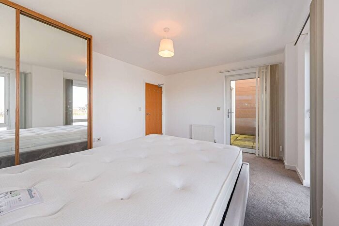 3 Bedroom Flat To Rent In Olympian Way, North Greenwich, London, SE10