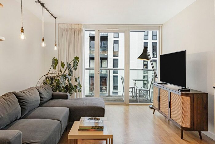 2 Bedroom Flat For Sale In Central Street, London, EC1V