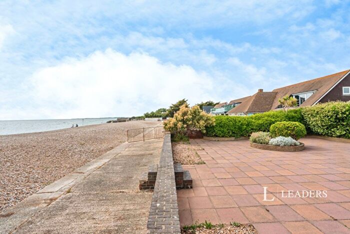 4 Bedroom Bungalow To Rent In Shorecroft, PO21