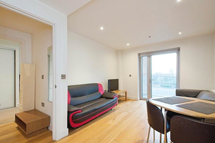 1 Bedroom Flat For Sale In Love Lane, London, SE18