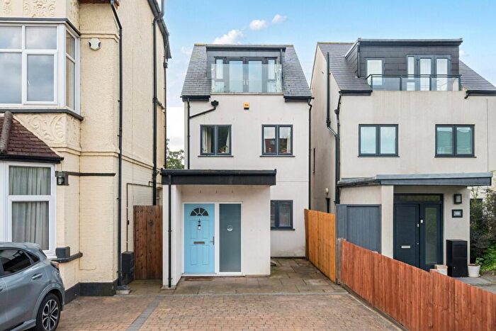 4 Bedroom Detached House For Sale In South Norwood Hill, South Norwood, London, SE25
