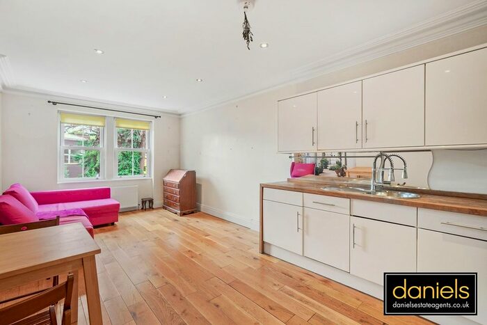 2 Bedroom Flat To Rent In Harlesden Gardens, Harlesden, London, NW10