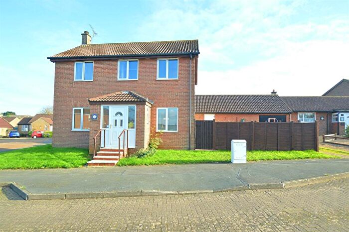 4 Bedroom Detached House For Sale In Ideal Family Home * Lake, PO36