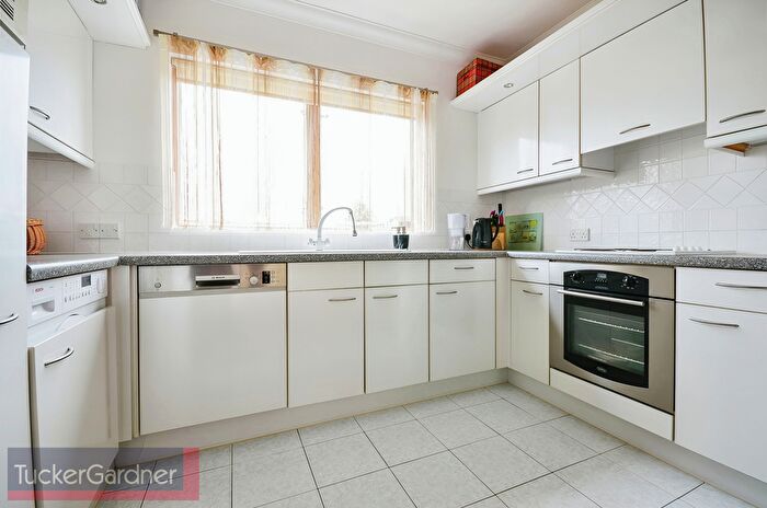1 Bedroom Flat To Rent In Petersfield Mansions, Cambridge, CB1