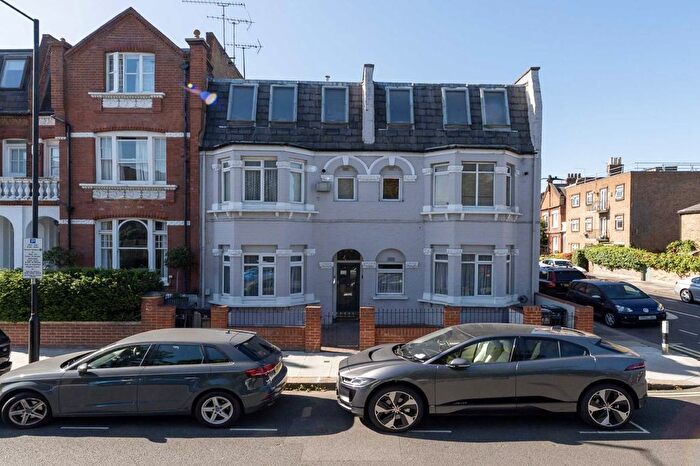 2 Bedroom Flat To Rent In Bagleys Lane, London, SW6