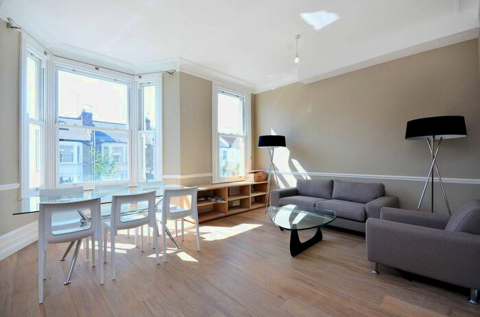 3 Bedroom Maisonette To Rent In Warbeck Road, Shepherd's Bush, London, W12