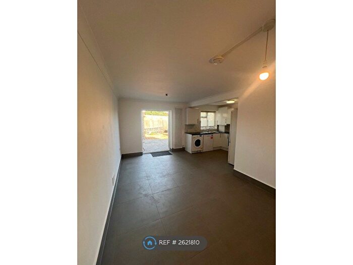 2 Bedroom Flat To Rent In The Sunny Road, Enfield, EN3