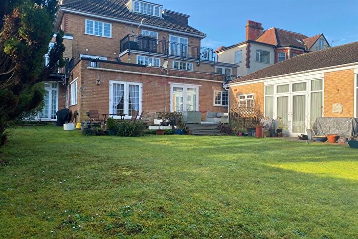 2 Bedroom Flat To Rent In Alum Chine House, BH4