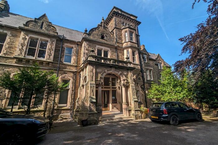 3 Bedroom Flat To Rent In Erlesdene, Green Walk, Bowdon, WA14