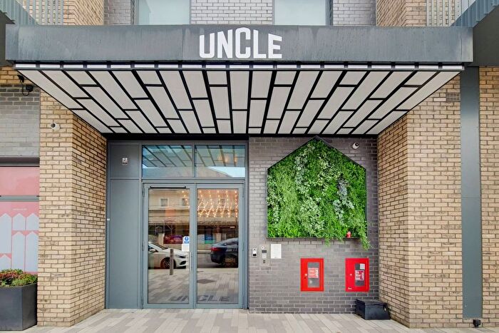 2 Bedroom Flat To Rent In Uncle Southall, Southall, London, UB2