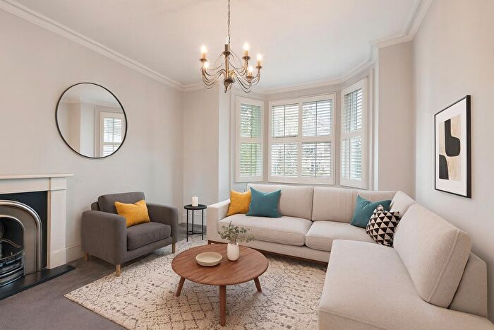 1 Bedroom Flat To Rent In Lingfield Road, Wimbledon Village, SW19