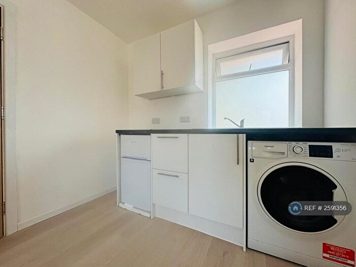 Studio To Rent In Ellisson Road, London, DA15