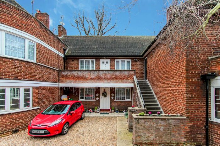 1 Bedroom Flat To Rent In Elm Court, Albert Road South, Watford, WD17