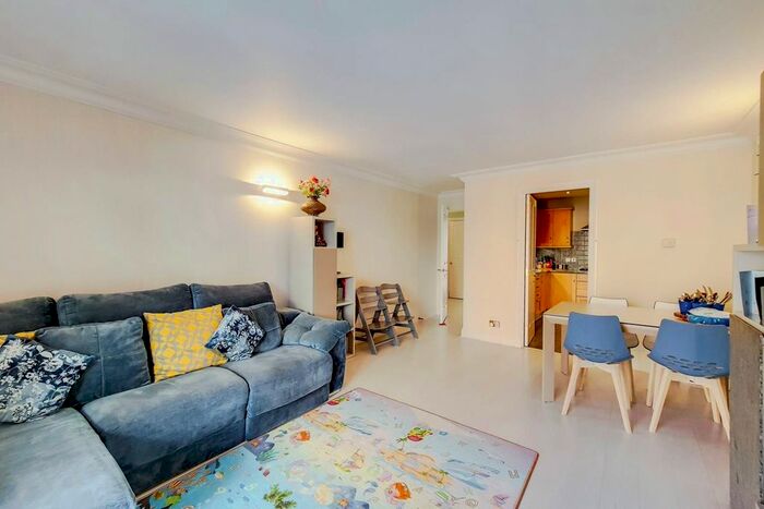 2 Bedroom Flat To Rent In Westminster Bridge Road, Westminster, London, SE1