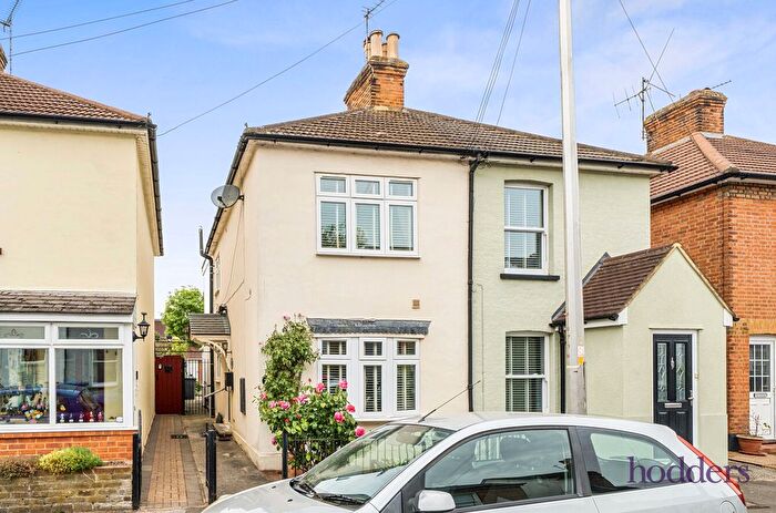 2 Bedroom Semi Detached House For Sale In Highfield Road, Chertsey, Surrey, KT16