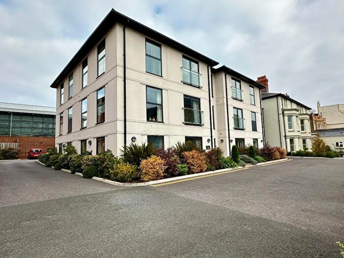 1 Bedroom Apartment For Sale In Fountain Way, Salisbury, Wiltshire, SP2