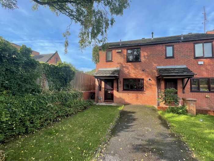 3 Bedroom Semi-Detached House To Rent In College Mews, Derby, DE1