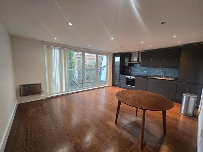 1 Bedroom Flat To Rent In Providence Place, Islington, London, N1