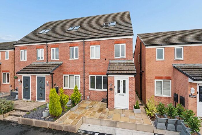 3 Bedroom Town House For Sale In Kilmarnock Grove, Heywood, OL10