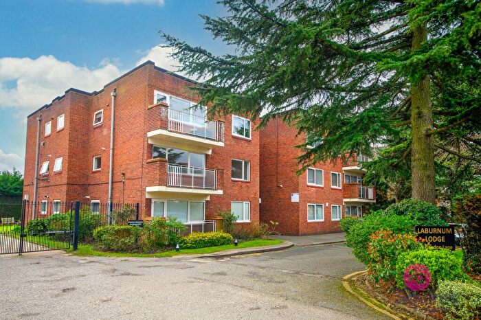 2 Bedroom Flat For Sale In Hendon Lane, Laburnum Lodge, N3