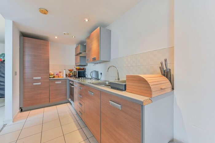2 Bedroom Flat To Rent In The Trinity, Wandsworth Common, London, SW18