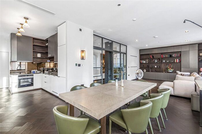 3 Bedroom Flat To Rent In - Poland Street, London, W1F