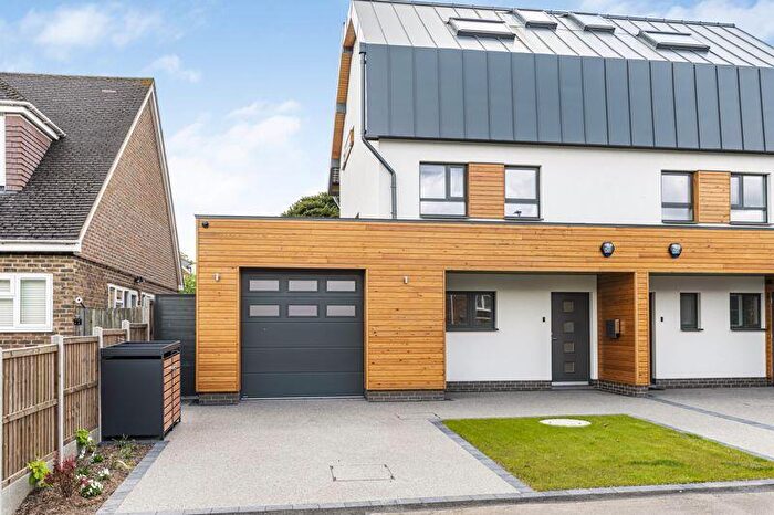 4 Bedroom Semi Detached House For Sale In Granville Road, Sidcup, DA14