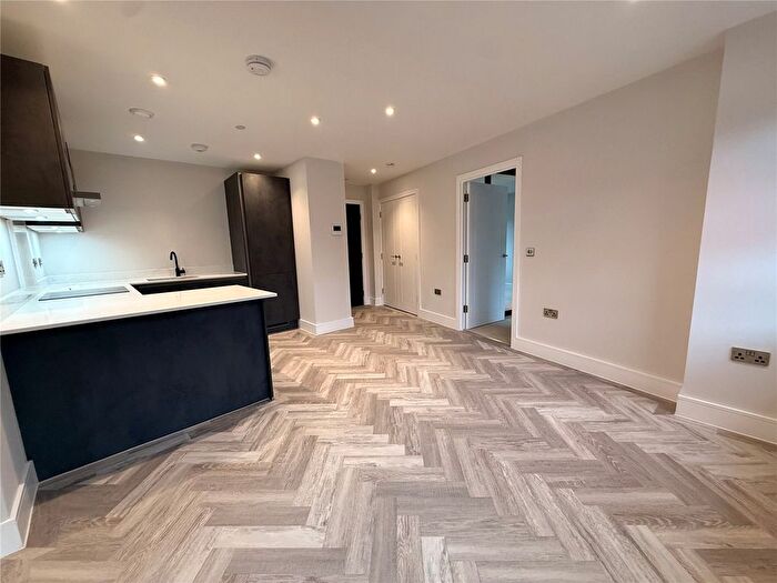 1 Bedroom Flat To Rent In Cockfosters Road, Cockfosters, Barnet, EN4