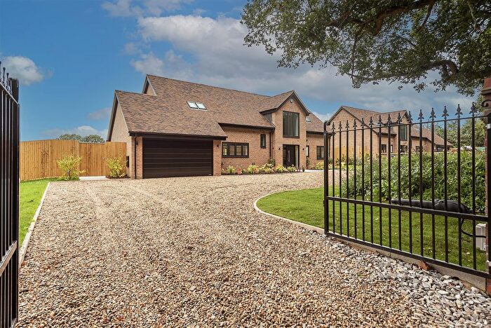 4 Bedroom Detached House For Sale In Windmill Road, Markyate, St.Albans, AL3