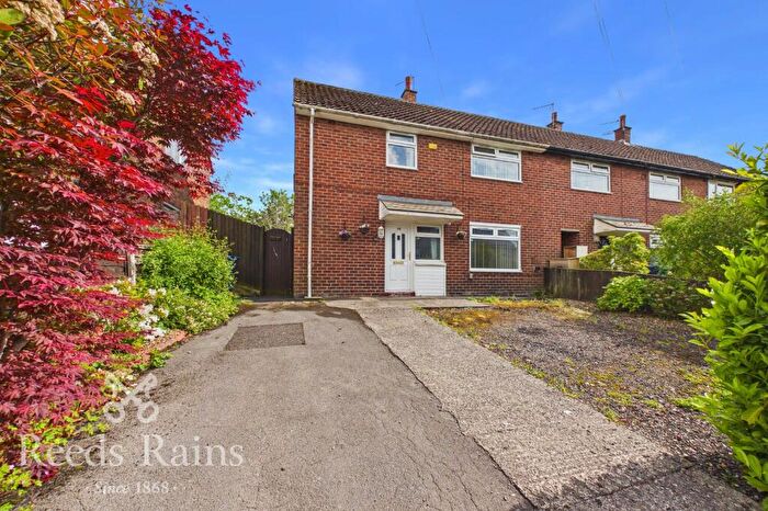 3 Bedroom End Of Terrace House For Sale In Kingsway, Leyland, Lancashire, PR25