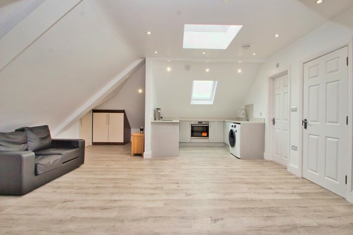 Studio To Rent In Hansa Close, Southall, UB2