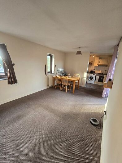 2 Bedroom Flat To Rent In Cricklewood Lane, London, NW2
